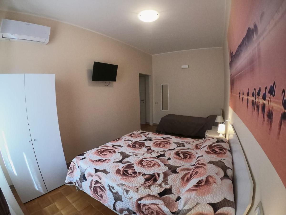 Le Stanze Di Ricci - Affittacamere Low Cost Lesina Exterior photo